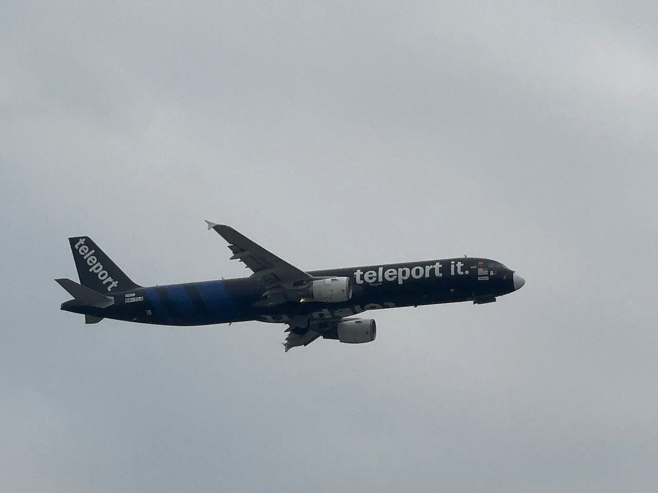 AirAsia commande 150 A220-300 à Airbus